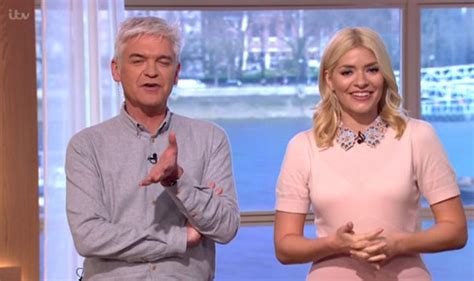 Holly Willoughby flashes more than intended amid wardrobe。